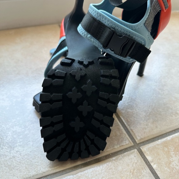 Steve Madden Vibing Sporty Stiletto Heel Shoes in Blue, Orange Black Size 8 EUC - Picture 3 of 16